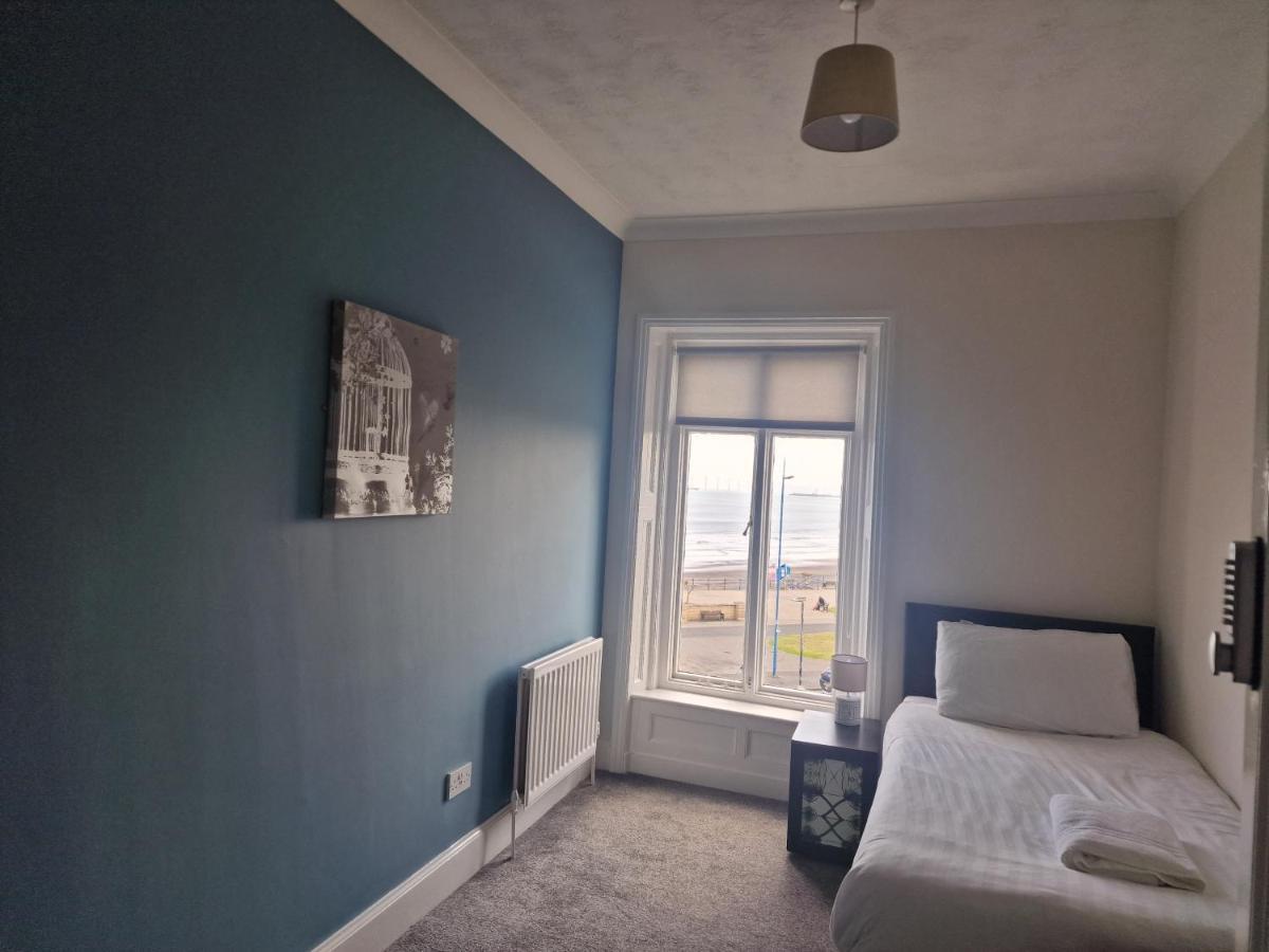 2 The Green, Exceptional Large House, Sea Views Loads Of Bathrooms Seaton Carew Exteriör bild